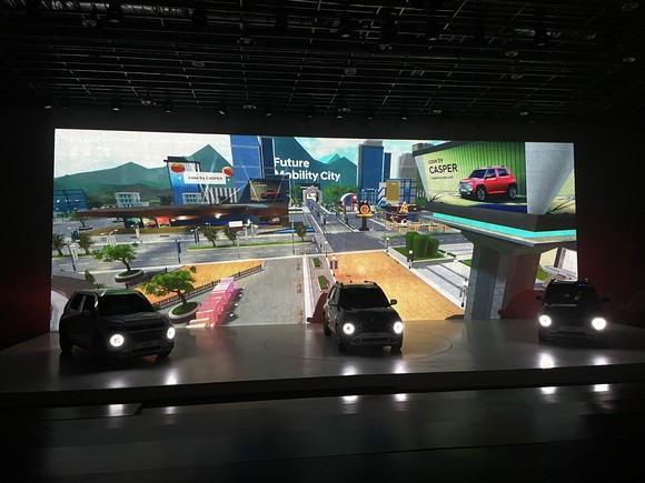 현대차가 메타버스를 활용한 차량을 설명하는 영상 등을 통해 캐스퍼가 선사할 새로운 라이프스타일을 소개했다. = 노병우 기자