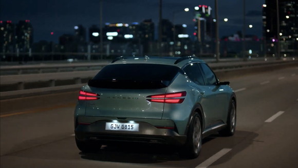 투 라인 테일램프가 적용된 후면부. ⓒ GV60 디지털 월드 프리미어 캡처