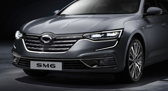 SM6의 외관 디자인은 고개들로부터 오랫동안 사랑받고 있다. ⓒ 르노삼성자동차