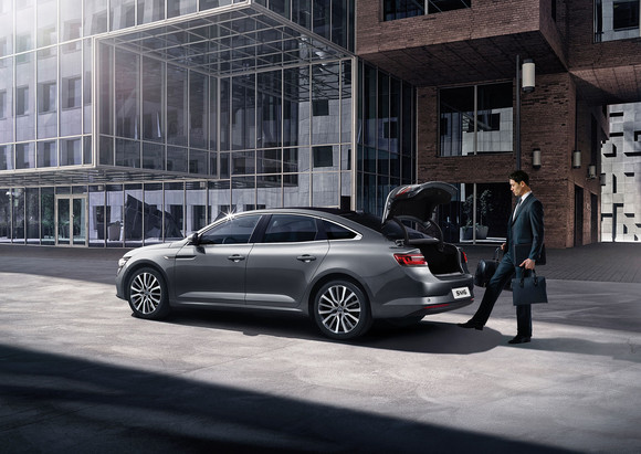 2022년형 SM6는 고객선호도 높은 기능 중심으로 트림별 기본 사양이 재구성됐다. ⓒ 르노삼성자동차