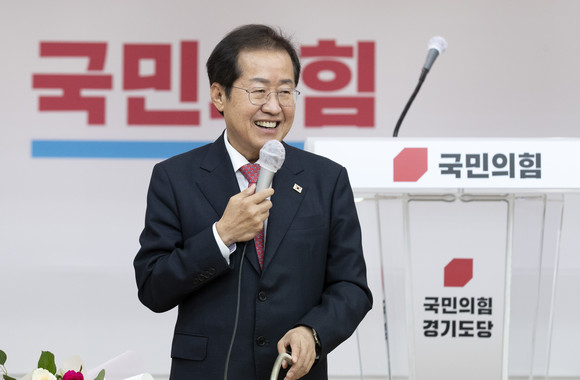 국민의힘 홍준표 대선 경선 후보가 지난 4일 오전 경기도 수원 국민의힘 경기도당위원회를 방문, 간담회를 열고 인사말을 하고 있다. ⓒ 연합뉴스