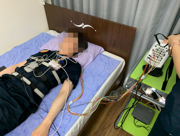코골이 치료를 위해 수면다원검사를 시행하고 있다. ⓒ 부산 온종합병원