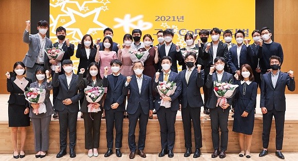 KB금융은 지난 8일 그룹 내 자발적인 학습·연구형 조직 CoP 팀들이 그동안의 성과 및 방안을 임직원들에게 공유하는 'CoP 페스티벌'을 개최했다. ⓒ KB금융그룹