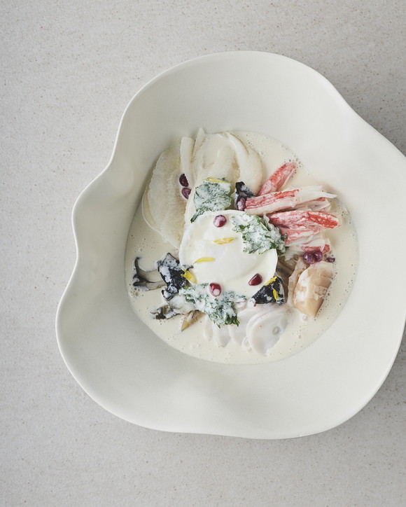 제네시스 하우스 레스토랑에서 선보이는 수란채. ⓒ 제네시스 브랜드