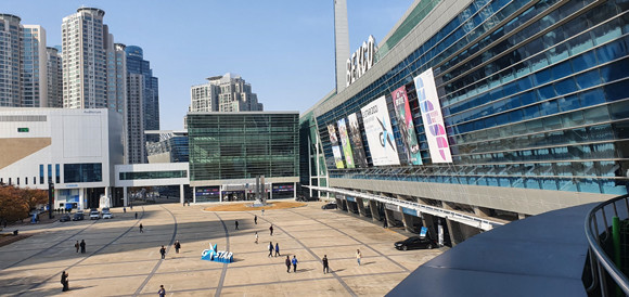 코로나19로 지난해 온라인으로 개최된 국제게임전시회 '지스타'가 올해는 방역을 철저히 지키며 온·오프라인으로 개최됐다. = 김경태 기자