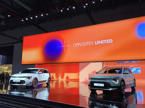 기아는 신형 니로에 새로운 디자인 철학인 오퍼짓 유나이티드와 그 속성 중 하나인 이유 있는 즐거운 경험(Joy for Reason)을 적용해 독창적인 디자인을 완성했다. = 전대현 기자