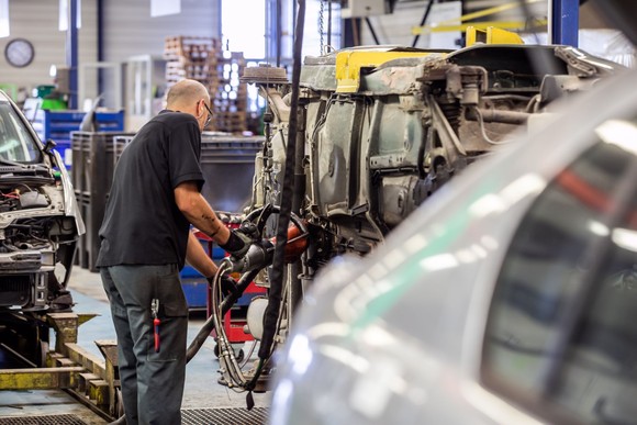 리-팩토리는 자동차용 촉매 컨버터 및 범퍼 등과 같은 부품의 재활용을 위한 단기 루프 구현에 지속적인 노력을 기울이고 있다. ⓒ 르노삼성자동차