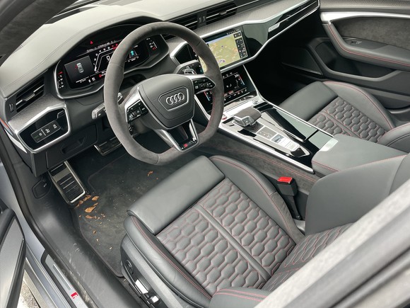 실내도 RS 모델만의 스포티함을 고스란히 담아냈다. = 노병우 기자