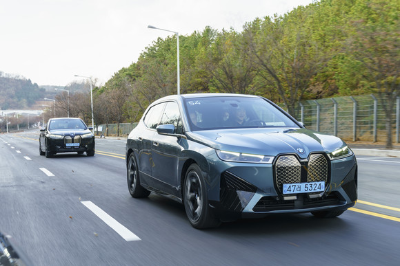 BMW의 최첨단 기술이 총 집약된 플래그십 순수전기 모델 iX. ⓒ BMW 코리아