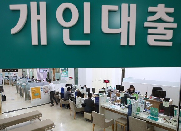 한국은행이 30일 발표한 '금융기관 가중평균 금리'에 따르면 지난달 예금은행의 신규취급액 기준 주택담보대출 금리는 연 3.51%, 신용대출 금리는 연 5.16%다. ⓒ 연합뉴스