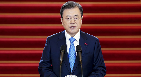 문 대통령은 3일 청와대 본관에서 신년사에서 코로나로 지친 국민들을 위로하고 지난 임기 동안 정부가 이뤄온 성과에 대해 언급했다. ⓒ 청와대
