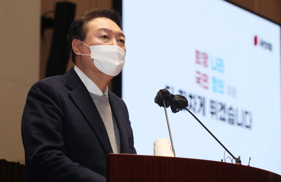 윤석열 국민의힘 대선 후보가 6일 오전 국회에서 열린 의원총회에서 발언하고 있다. ⓒ 국회사진기자단