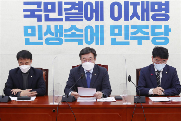 윤호중 더불어민주당 원내대표가 6일 오전 국회에서 열린 정책조정회의에서 발언하고 있다. ⓒ 국회사진기자단