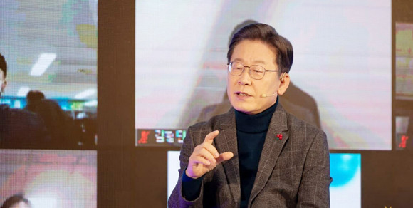 이 후보의 '탈모 치료 건겅보험 적용' 공약 소식이 전해지자 커뮤니티 등에서 공감과 지지가 이어지고 있다. ⓒ 이재명 페이스북