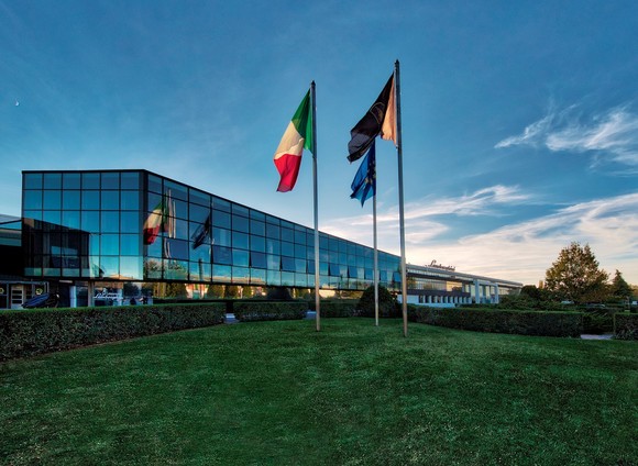 오토모빌리 람보르기니 본사 전경. ⓒ 오토모빌리 람보르기니