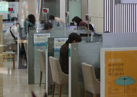 주요 시중은행(국민·신한·하나·우리·농협)의 정기예금 잔액은 지난 20일 기준 658조5631억원으로 지난달 말 대비 3조6272억원 늘어났다. ⓒ 연합뉴스
