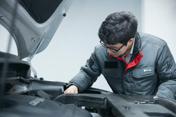 케이카가 장거리 운행이 많아지는 설 연휴를 맞아 안전운전을 위해 운행 전 반드시 체크해야 하는 '내 차 점검법'을 소개했다. ⓒ K Car