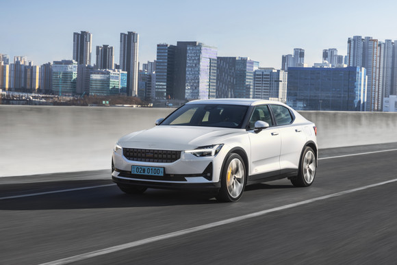 폴스타 2는 폴스타 브랜드 최초의 100% 순수 전기차다. ⓒ 폴스타코리아