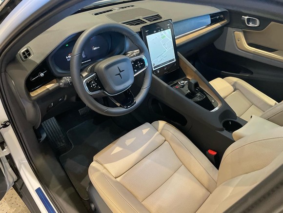 폴스타의 미니멀리즘이 강조된 인테리어. = 노병우 기자