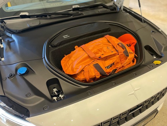 보닛 아래의 전면 보관함 용량은 45ℓ다. = 노병우 기자