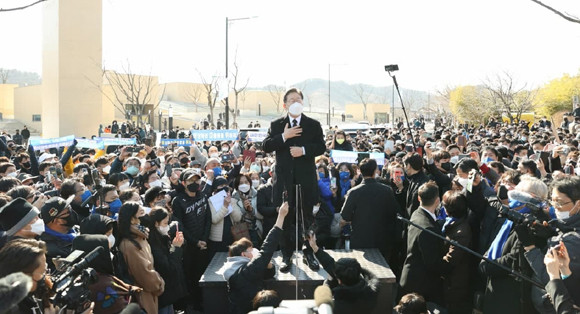 이 후보는 오미크론 확산으로 재택치료가 늘어나고 있는 상황에서 재택치료에 대한 지원과 강화, 관리 개선에 대한 4가지 방안을 제시했다. ⓒ 이재명 페이스북