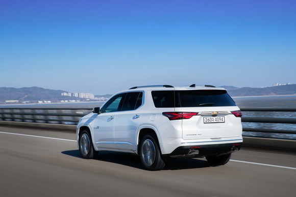 하이 컨트리는 쉐보레의 대형 SUV와 RV 라인업에만 적용되는 브랜드 최고 등급으로 차별화된 디자인과 편의사양이 탑재됐다. ⓒ 한국GM