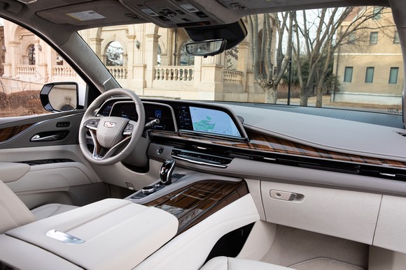 에스컬레이드 ESV에는 신형 에스컬레이드에서 선보였던 세계 최고 수준의 옵션이 그대로 적용된다. ⓒ 캐딜락코리아