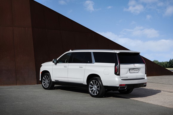 에스컬레이드 ESV 휠베이스는 신형(3071㎜) 대비 336㎜ 길어진 3407㎜로 국내 출시된 SUV 모델 중 가장 긴 모델로 기록됐다. ⓒ 캐딜락코리아