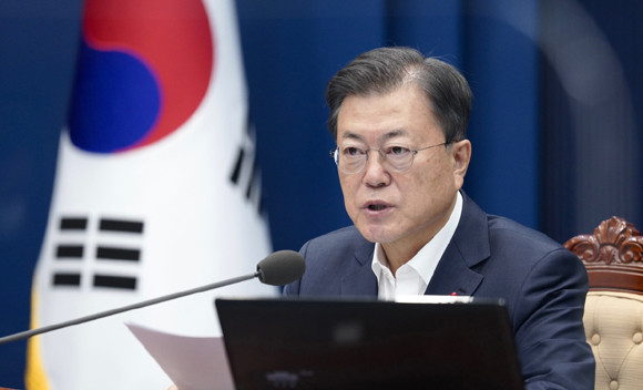 문 대통령은 제9회 국무회의에서 대통령령안 10건과 일반안건 9건, 보고안건 1건을 심의·의결했다. ⓒ 청와대