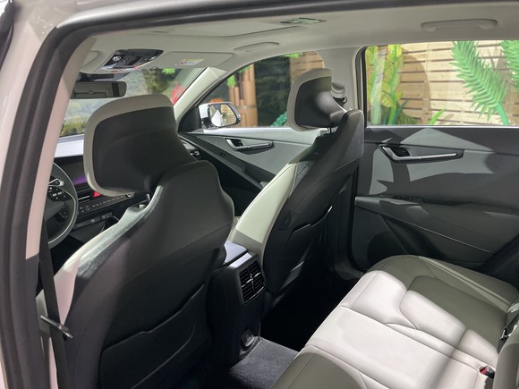 시트 등받이와 쿠션의 각도 조절로 무중력 자세를 만들어 주는 동승석 릴렉션 컴포트 시트는 안락한 이동을 도와준다. = 노병우 기자