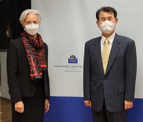 정은보 금융감독원장은 지난 16~24일 해외 출장 기간에 글로벌 경제·금융 최고위급 인사들과 만나 금융 불안에 대응하기 위한 공조 방안을 논의했다. ⓒ 금융감독원