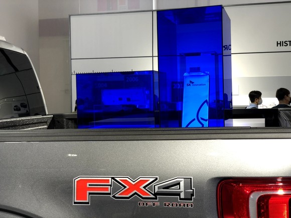SK온의 전기차 배터리를 탑재한 미국 포드 F-150. = 이수영 기자