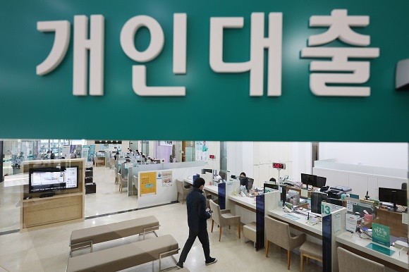 은행 등 금융회사들은 지난 2002년부터 금리인하요구권을 자율적으로 시행했다. ⓒ 연합뉴스
