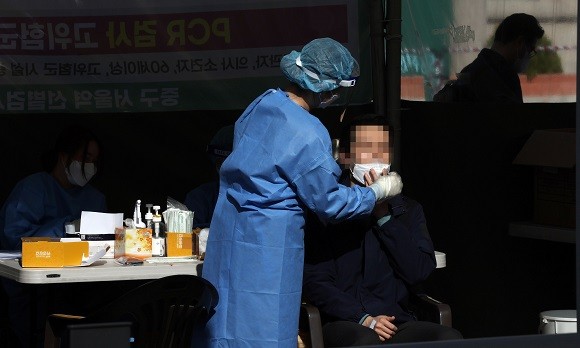 7일 0시 기준 코로나19 신규 확진자는 22만2820명 증가해 누적 1477만8405명을 기록했다. ⓒ 연합뉴스