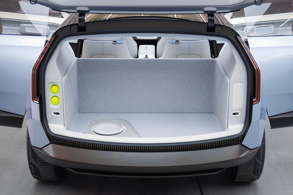 콘셉트 리차지(Concept Recharge)에 아마(flax) 섬유 기반의 아마 합성 소재가 적용된 모습. ⓒ 볼보자동차코리아