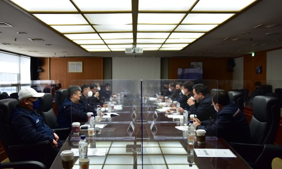 쌍용차 평택공장에서 열린 간담회 모습. ⓒ 쌍용자동차