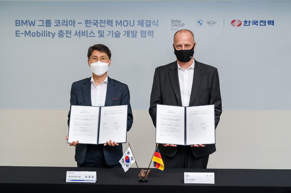 BMW 그룹 코리아가 한국전력과 함께 전기차 충전 절차를 간편화한 국제 표준 기반의 플러그 앤 차지 서비스를 개발한다. ⓒ BMW 그룹 코리아