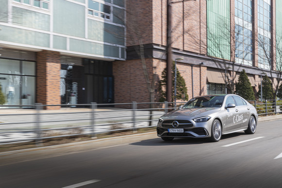 이번 더 뉴 메르세데스-벤츠 C-클래스는 프리미엄 중형 세단 C-클래스의 6세대 완전변경 모델이다. ⓒ 메르세데스-벤츠 코리아