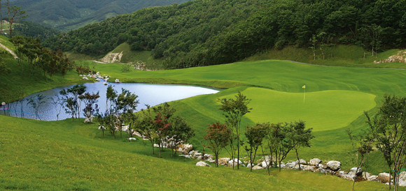 빠르게 더워진 4월 날씨에 골프장 예약이 빠르게 늘고 있다. ⓒ XGOLF