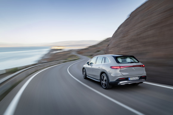 '더 뉴 EQS SUV'는 메르세데스-벤츠가 자체 개발한 전기차 전용 아키텍처를 적용한 세 번째 모델이다. ⓒ 메르세데스-벤츠 코리아