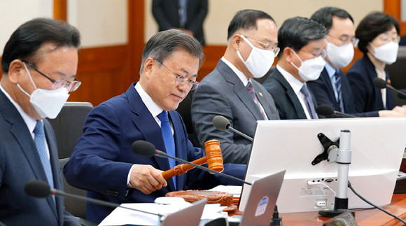 문재인 대통령은 지난 3일 청와대에서 마지막 국무회의를 주재했다. ⓒ 청와대