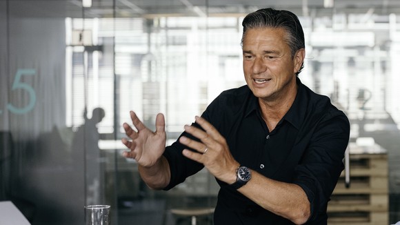 포르쉐 AG 이사회 부회장 및 재무/IT 담당이사 루츠 메쉬케. ⓒ 포르쉐코리아