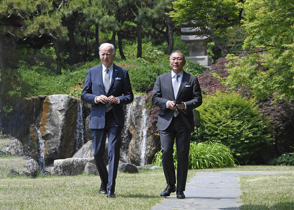 왼쪽부터 조 바이든 미국 대통령, 정의선 현대차그룹 회장. ⓒ 현대자동차그룹