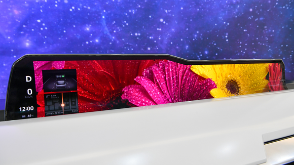 현대모비스가 이번에 개발한 가변형 디스플레이는 34인치짜리 초대형 화면이다. ⓒ 현대모비스