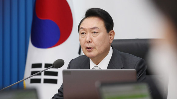 25일 열린 NSC에는 윤 대통령을 비롯해 △김성한 국가안보실장 △김대기 대통령비서실장 △박진 외교부 장관 △권영세 통일부 장관 △이종섭 국방부 장관 △김태효 국가안보실 제1차장 △신인호 국가안보실 제2차장 △권춘택 국정원 1차장 등이 참석했다. ⓒ 연합뉴스