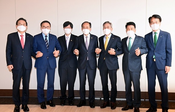 김소영 금융위원회 부위원장은 27일 추경호 경제부총리와 5대(KB·신한·하나·우리·농협) 금융그룹 회장 간담회에 참석했다. ⓒ 연합뉴스