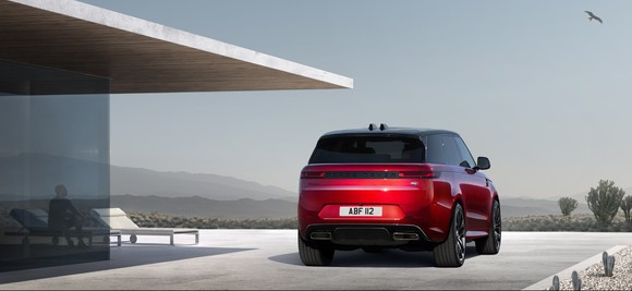 올 뉴 레인지로버 스포츠는 폭발적인 주행성능과 레인지로버 패밀리 고유의 럭셔리한 디자인, 편의성이 조화를 이뤄 그 어느 때보다 높은 완성도를 자랑한다. ⓒ 재규어 랜드로버 코리아