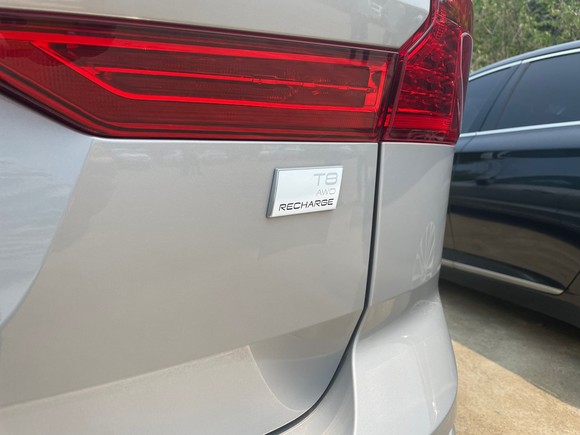 T8 AWD RECHARGE 배지. = 노병우 기자