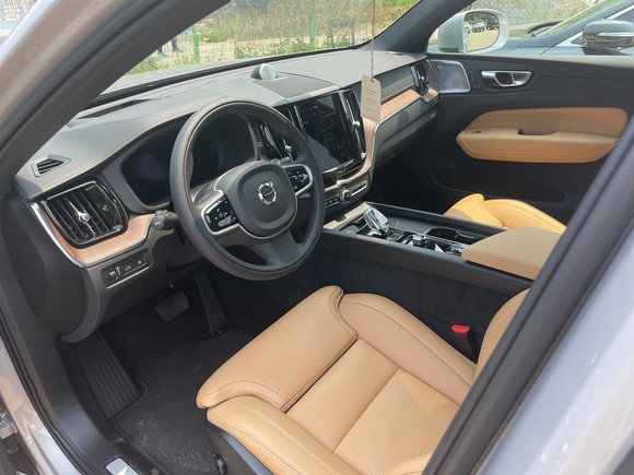 신형 XC60 리차지 PHEV 내부 모습. = 노병우 기자