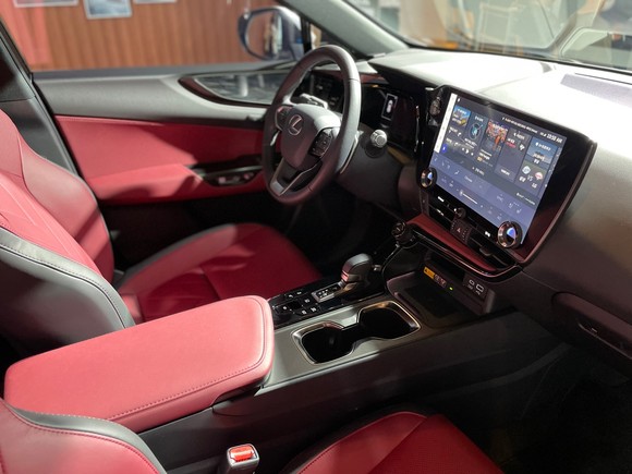 인테리어는 승마에서 영감을 얻은 타즈나(Tazuna) 콘셉트로 개발됐다. = 노병우 기자